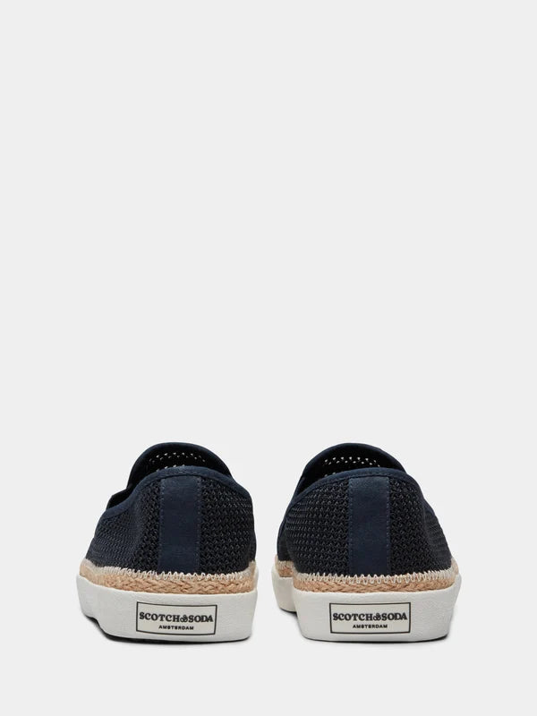 Izomi 11A Slip On Sneaker