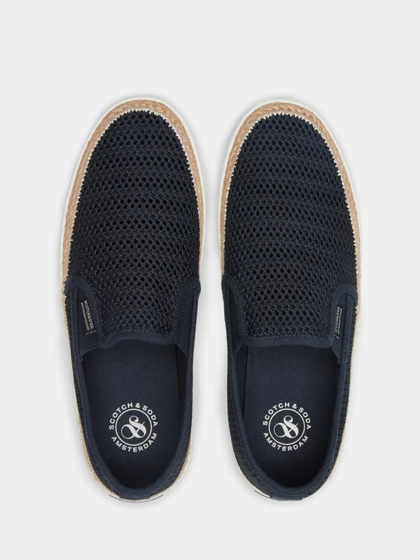 Izomi 11A Slip On Sneaker